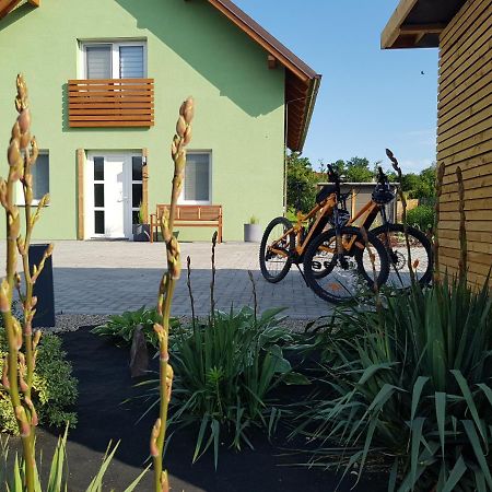 Holiday Home Znojmo W/ Wellness & Wine Kültér fotó